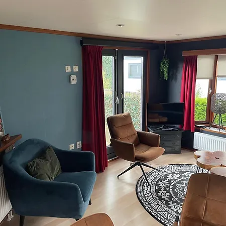 Tiny Sole In Chalet *