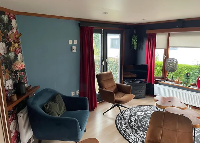 Tiny Sole In Chalet *