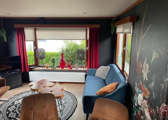 Tiny Sole In Chalet Putten